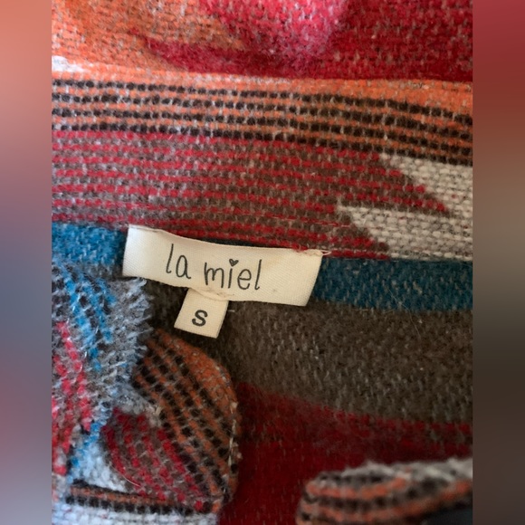 Western Aztec Shacket - Picture 3 of 4